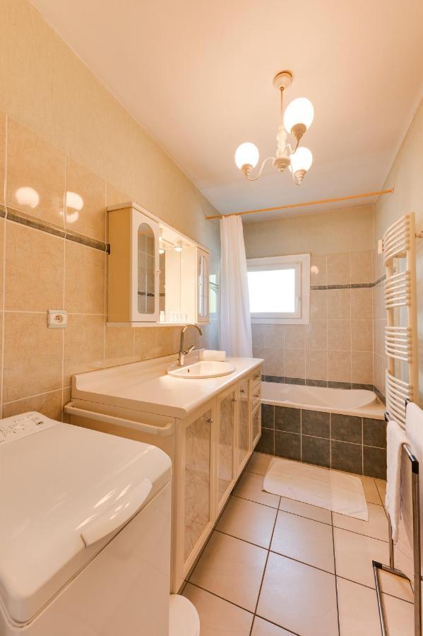 85 M2, Calme , Parking, Centre * Aix-les-Bains